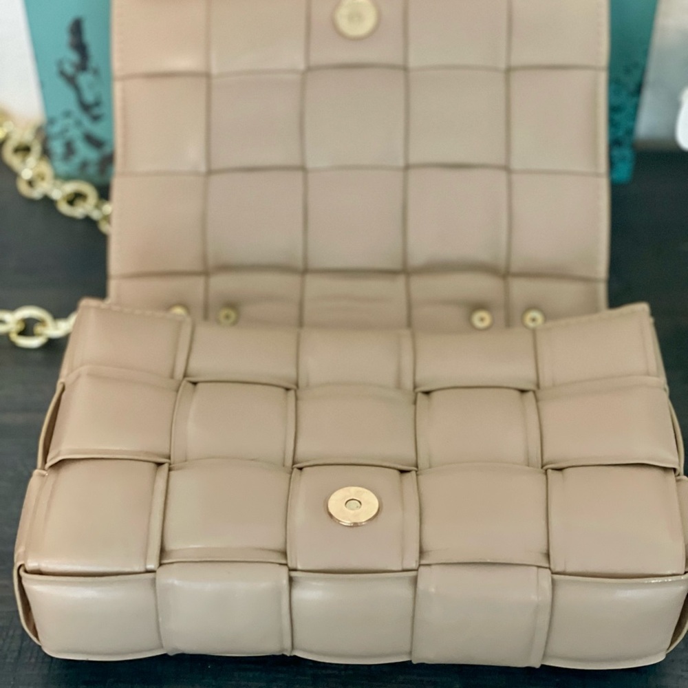 Vegan Leather crossbody handbag - Picture 4 of 7